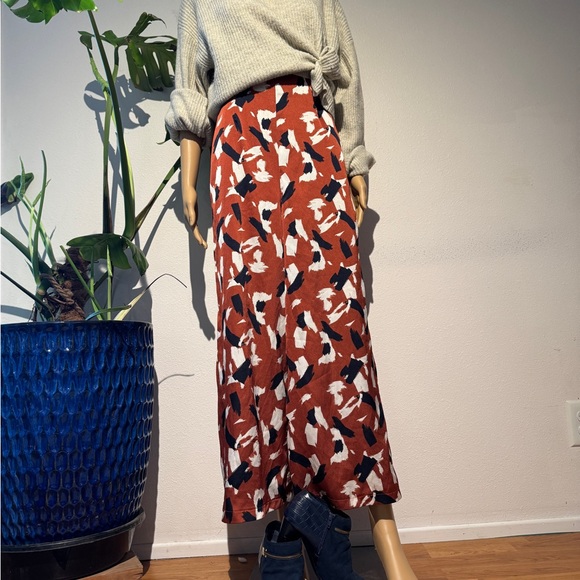 Want major power vibes? This Lush silky deep orange, navy& white jumpsuit is it - Picture 10 of 14